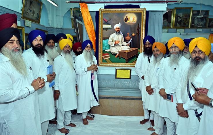 Portraits of four personalities including Muslim poet Allah Yar Yogi installed in the Central Sikh Museum