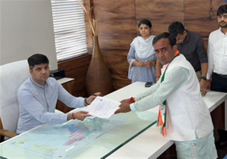 Congress candidate's nomination invalidated provisionally in Surat