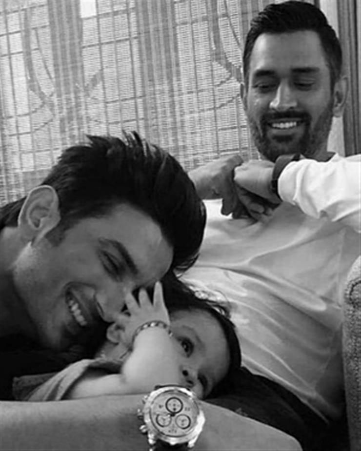 Sushant Singh Rajput's pic with Dhoni and baby daughter goes viral, fans get emotional