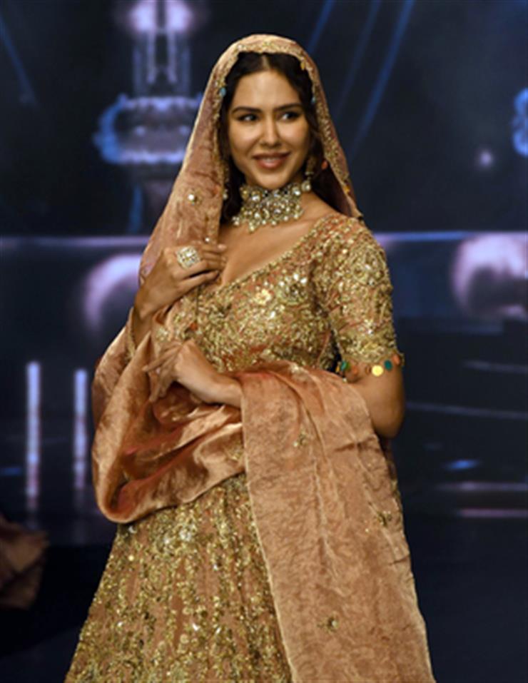 Sonam Bajwa turns into 'royal Punjabi bride’ as she walks the runway in lehenga