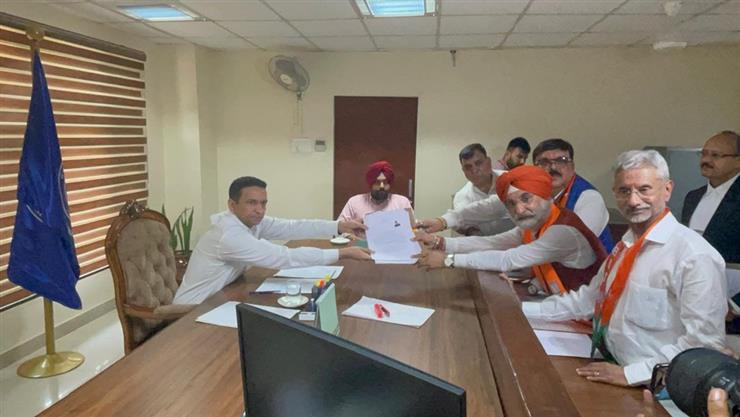 BJP candidate from Amritsar Sandhu filed Nomination papers in the presence of S. Jaishankar