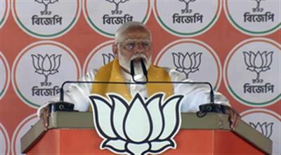 'Daro mat, bhaago mat': PM Modi's stinging jibe at 'Shehzada', top Congress leadership