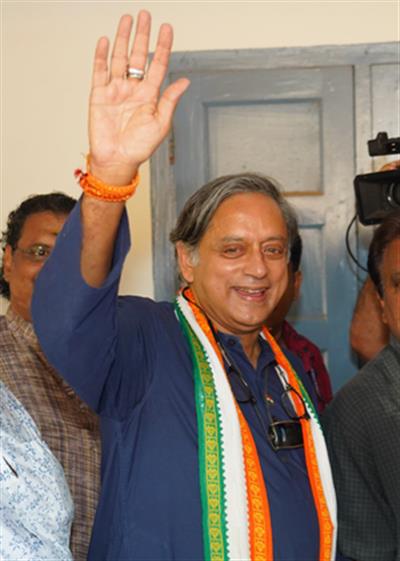 Vote for INDIA bloc candidates to protect democracy: Shashi Tharoor to Goans