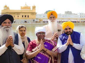 Punjab CM Bhagwant Mann and SGPC president H.S.Dhami welcomed the President of India at Golden Temple on March 9