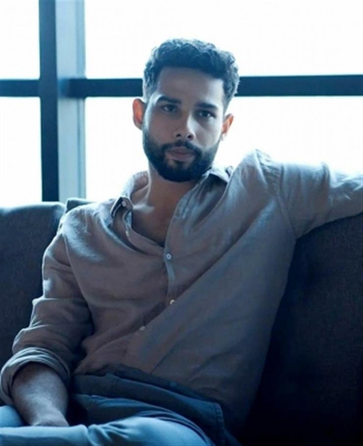Rumoured couple Siddhant Chaturvedi and Navya Nanda watch a movie in the  city