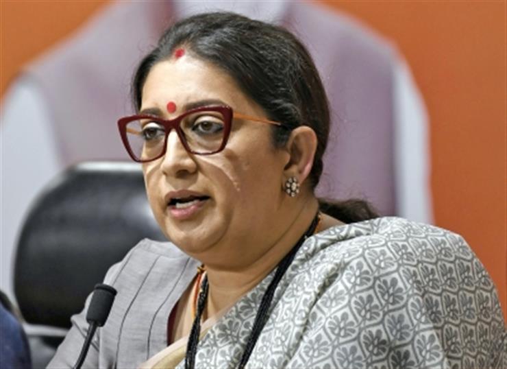 Smriti Irani reaches out to SP leaders in Amethi