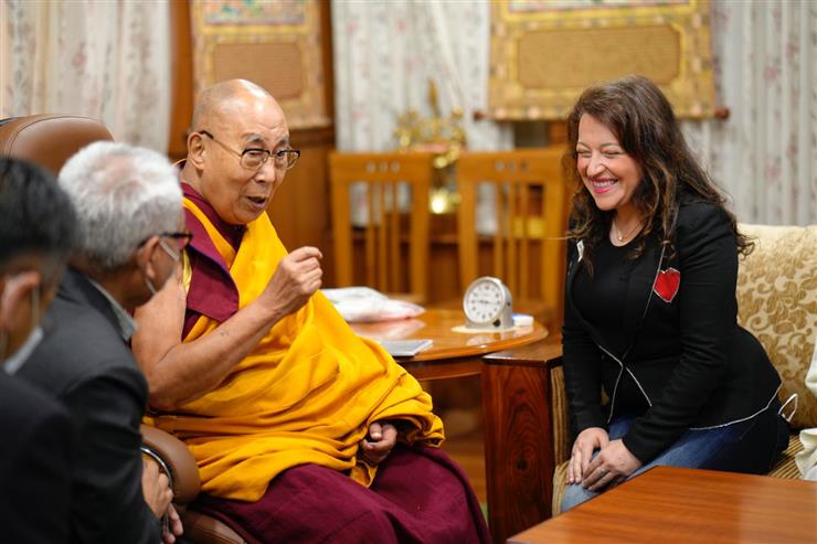 Dalai Lama meets UNESCO Artist for Peace, discusses women empowerment