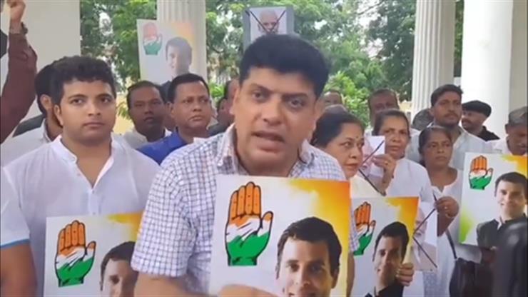 Congress leaders in Goa demonstrate in support of Rahul Gandhi