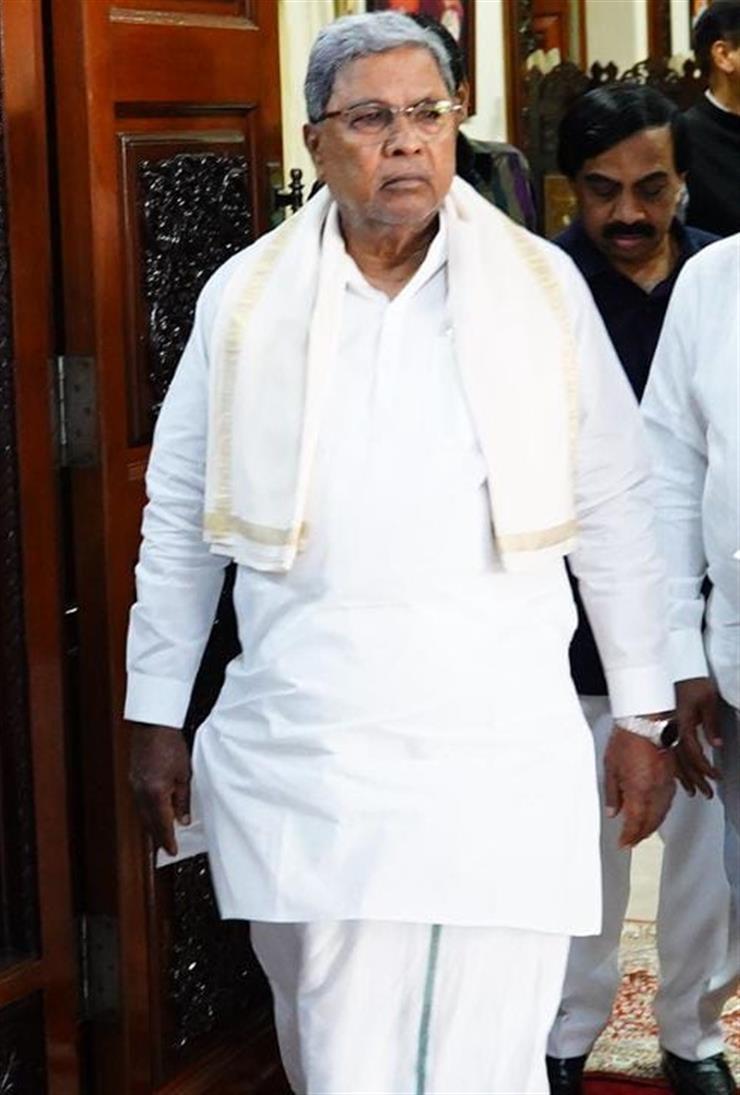 Siddaramaiah Welcomes Oppn Leaders To B'luru For Joint Meeting; JD(S ...