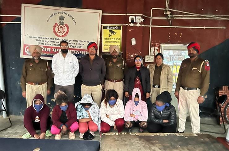 Six Foreign National Girls Arrested By Phagwara Police For Looting Passerby