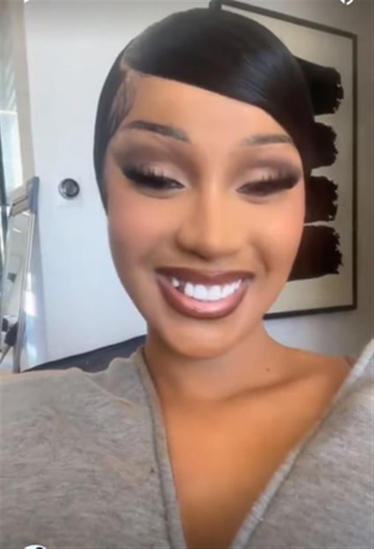 Cardi B's Tooth Comes Off After She Chews On A Hard Bagel