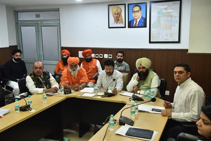 Dr. Ravjot Singh Chairs High-Level Meeting for the Cleaning of Buddha Dariya