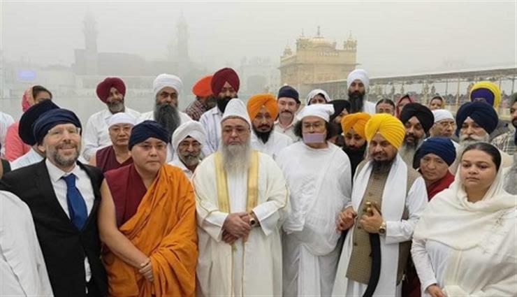 Leaders of different religions today paid obeisance at Sri Darbar Sahib Amritsar