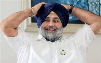 Sukhbir Badal commits another political blunder, openly challenged authority of Akal Takht