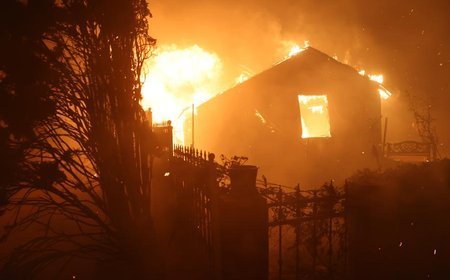 Wildfires ravage US, force mass evacuations