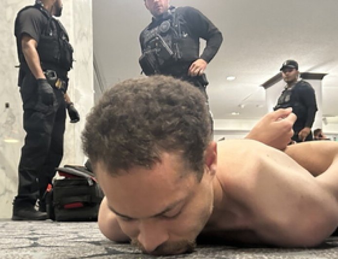 'Gunman carried shotgun, knives,' police say after shooting at White House event