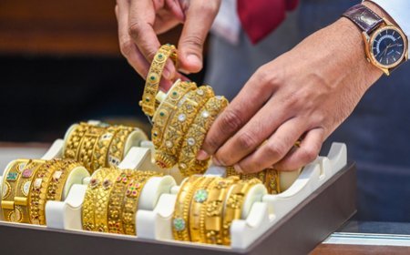 Gold dips 0.81 pc this week over waning hopes of Fed rate cuts