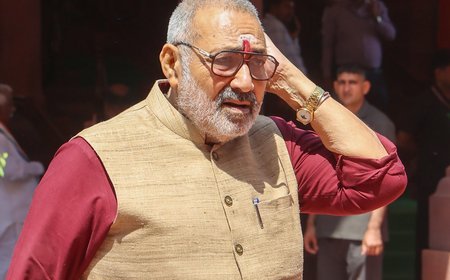 Congress has become 'Muslim-Maoist Party': Giriraj Singh