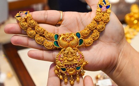 Gold surges 1.83 pc this week amid persistent tensions in Strait of Hormuz