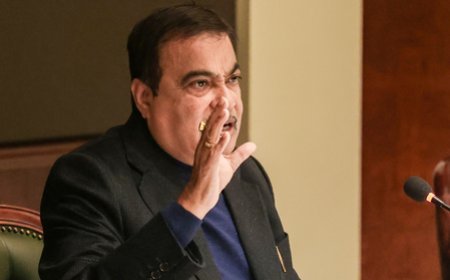 Nitin Gadkari cuts convoy, travels by bus to back PM Modi's fuel conservation appeal