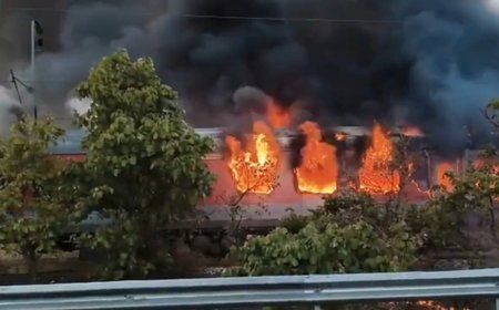 Massive fire on Delhi-bound Rajdhani Express in Kota; all passengers rescued