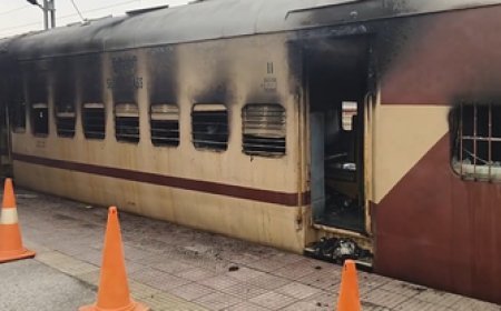Massive fire erupts in passenger train in Bihar; all on board safe