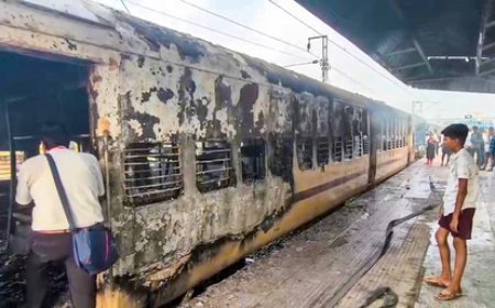 Fire breaks out in passenger train at Sasaram station, no casualties reported