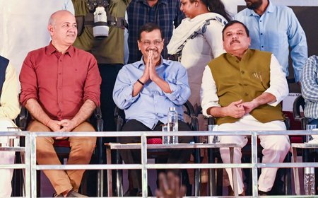 Delhi HC issues notices to Kejriwal, Sisodia in criminal contempt proceedings