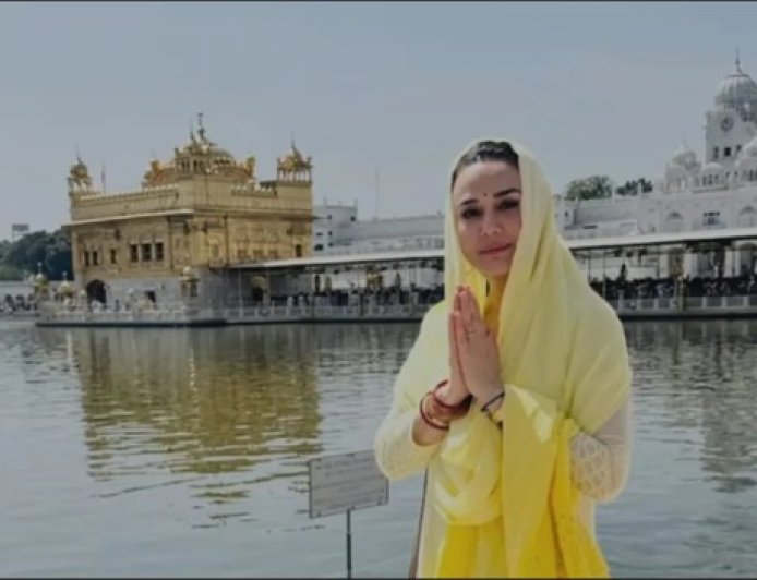 Bollywood actress Preity Zinta  paid obeisance  at Sachkhand  Sri Harmandir  Sahib