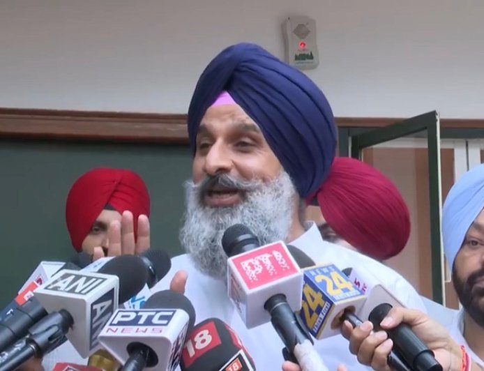 Bikram Majithia accuses Majitha EO of denying NOCs to SAD candidates for municipal elections. 