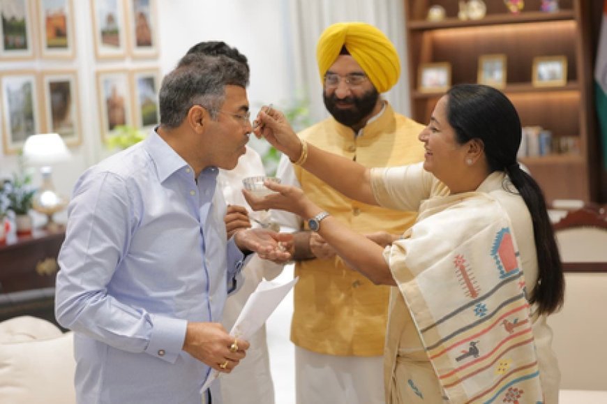 Delhi CM Rekha Gupta's Jhalmuri-rasgulla party as BJP inches closer to victory in Bengal