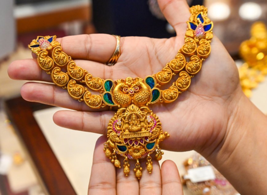 Gold surges 1.83 pc this week amid persistent tensions in Strait of Hormuz