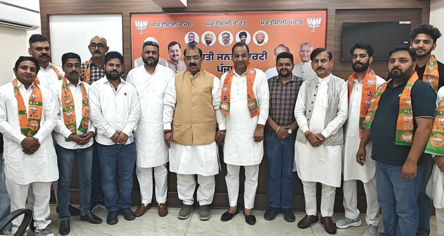 Naygaon Congress Councillor Susheel Sharma, Social Worker Sharwan Singla Join BJP 