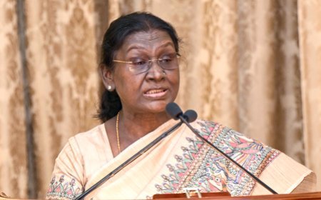 Prez Murmu extends greetings on Telangana Statehood Day, wishes for continued progress