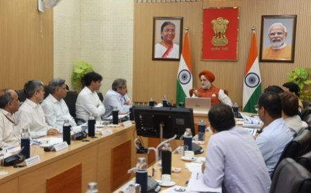 Delhi L-G chairs high-level MCD meet, discusses structural safety, monsoon prep