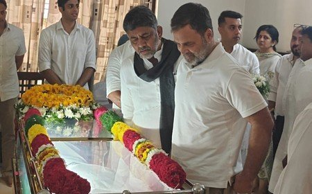 Rahul Gandhi pays last respects to AICC Secretary Suraj Hegde in Bengaluru