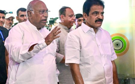 Senior Congress leaders to discuss political developments tomorrow