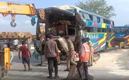 Gujarat: Six killed as luxury bus crashes into parked truck near Vadodara