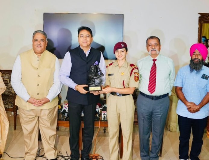 Aman Arora felicitates Mai Bhago preparatory Institute cadets for remarkable feat in Air Force academy and NDA merit lists