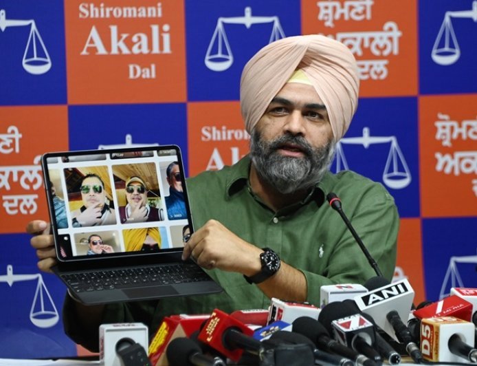 Bhagwant Mann again resorted to forgery by cloning the account of his old associate Jagman Samra:  SAD