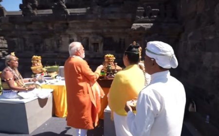 PM Modi offers prayers at Prambanan Temple, inaugurates restoration project with Indonesian Prez 