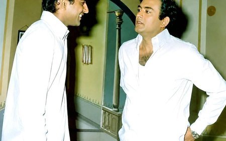 K.C. Bokadia shares rare pic with late Sanjeev Kumar from 'Rivaaj' sets: His simplicity continues to inspire even today