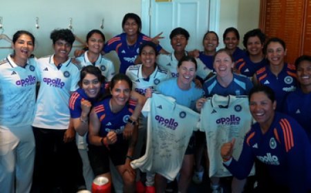 Team India honour retiring Beaumont, Knight with signed jerseys 