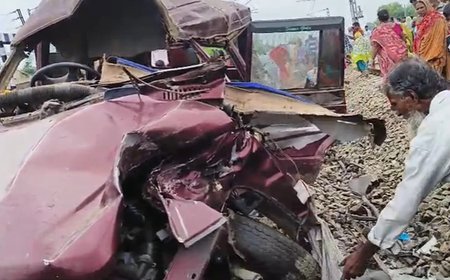 Bengal school bus-train crash: Drunk gateman ignored closing rail gate, arrested