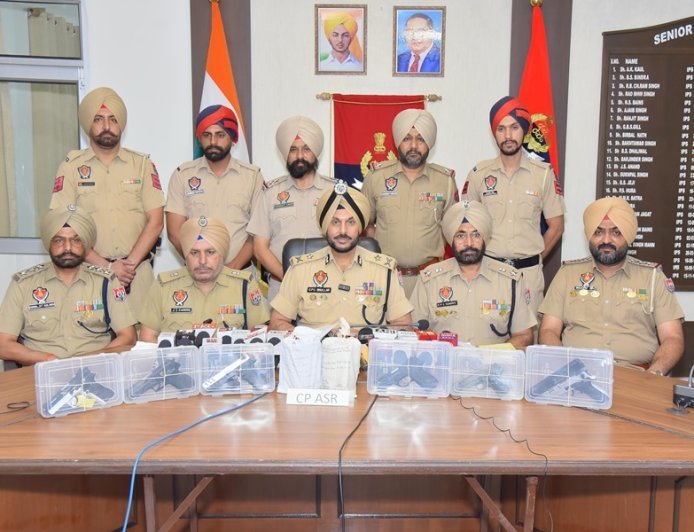 Two killed to cross-border smuggling module held with 6 sophisticated pistols, 1 Kg heroin, Rs. 10000 drug money