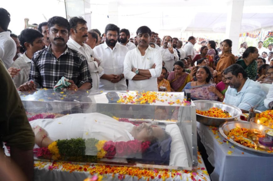 High drama at ex-Andhra minister’s house as daughter not allowed to touch body