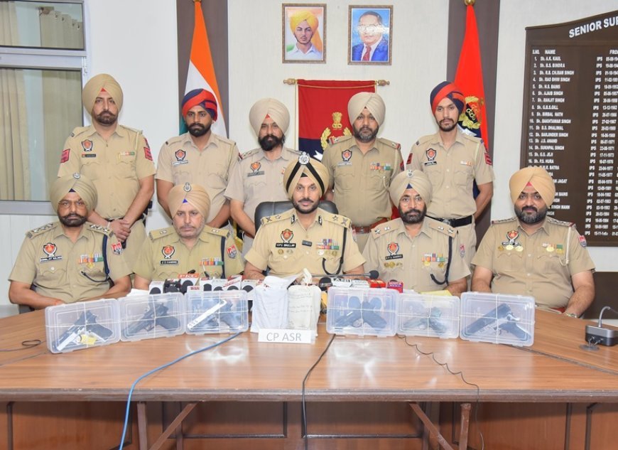Two killed to cross-border smuggling module held with 6 sophisticated pistols, 1 Kg heroin, Rs. 10000 drug money