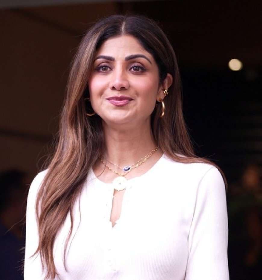 Shilpa Shetty flaunts her balancing skills: A little balance never hurt