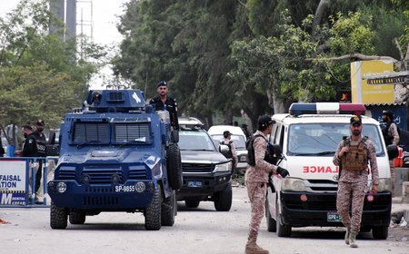 Death toll rises to 15 in suicide attack at police station in Pakistan 