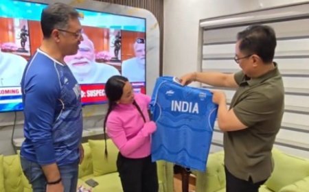 Mirabai Chanu gifts signed jersey to Union Minister Kiren Rijiju after CWG glory